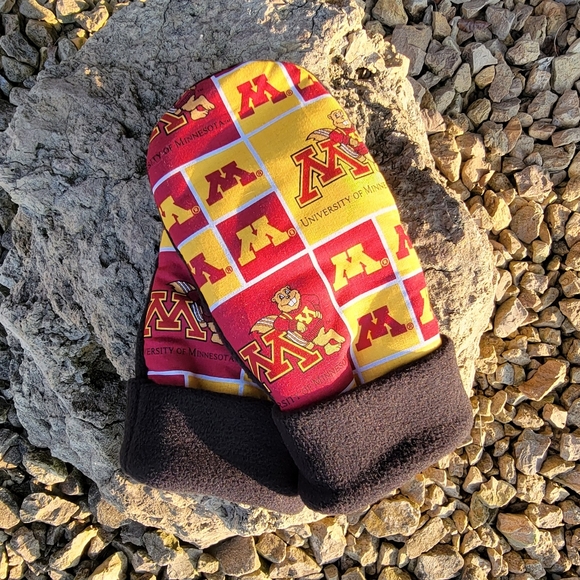 University of Minnesota Golden Gophers Fabric Fleece Winter Mittens U of M - Picture 2 of 7